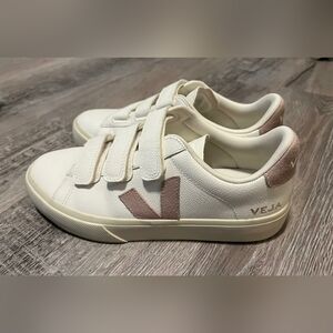 Pink 3 strap Vejas size 39